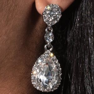 Tear drop dangle earring